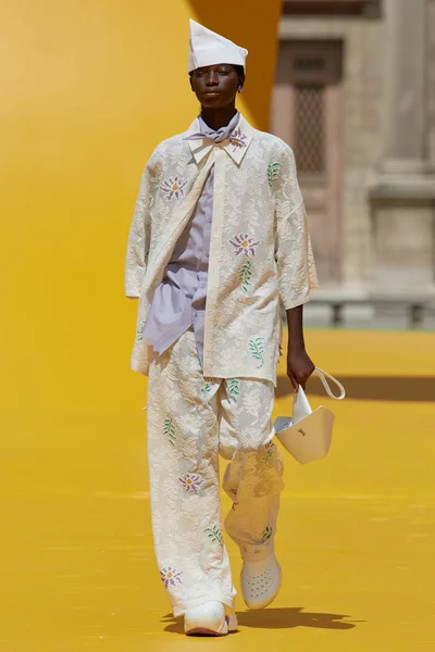 Look 11